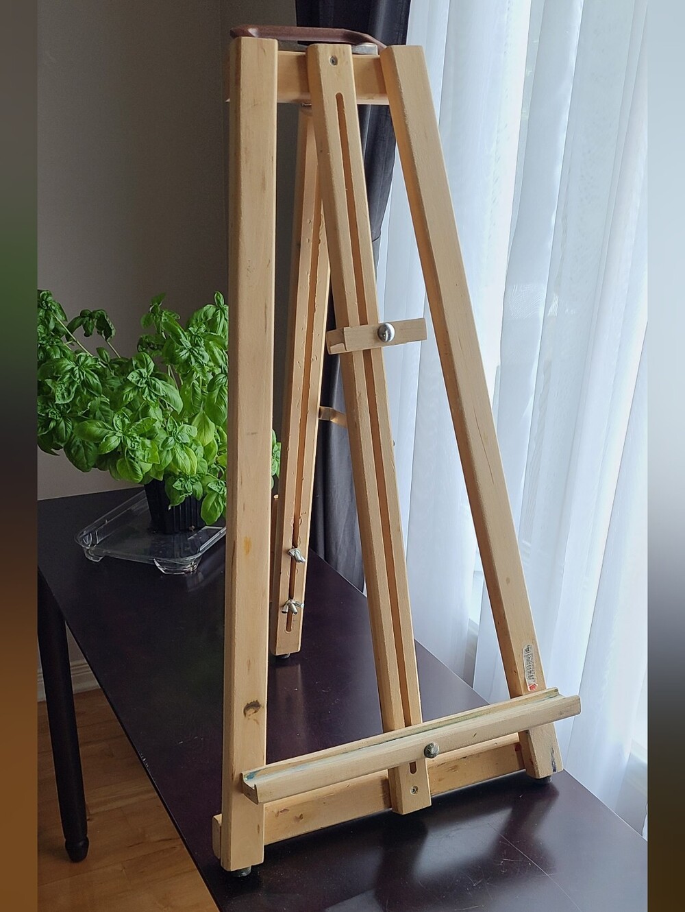 Wooden Artist Easel with Natural Finish